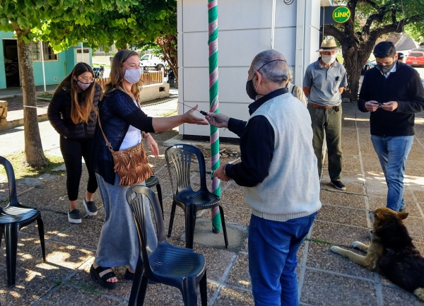 Valle Hermoso: comerciantes recibieron los controles de las alarmas comunitarias