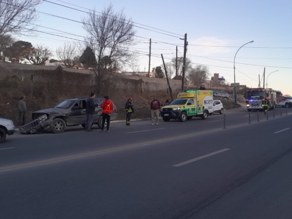 Accidente entre una camioneta que sal&iacute;a de El Vallecito y una moto