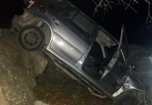 Un autom&oacute;vil desbarranc&oacute; en el Balneario La Toma de Cosqu&iacute;n: dos heridos