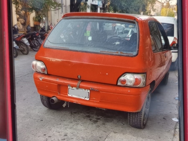 Robaron prendas en un comercio de La Falda y fueron detenidos
