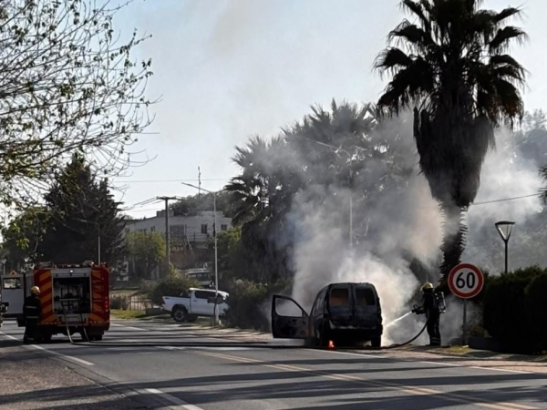 Un veh&iacute;culo se incendi&oacute; por completo en la Ruta 38
