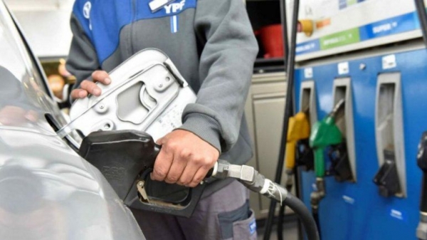 YPF aument&oacute; el precio de los combustibles un 9%