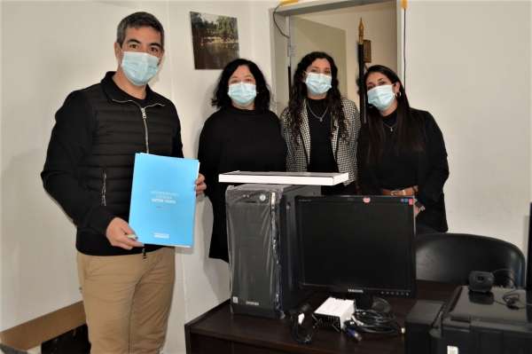 Huerta Grande recibi&oacute; equipamiento para modernizar el Registro Civil