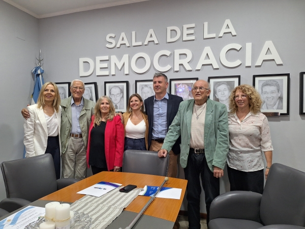 En el D&iacute;a de la Restauraci&oacute;n de la Democracia hubo un homenaje a los ex intendentes de La Falda