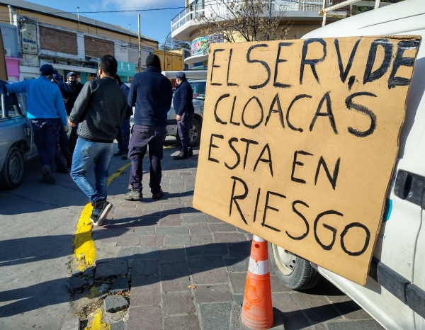 Conflicto ARCOOP: endurecen medidas y ya hay guardias m&iacute;nimas para el servicio de cloacas