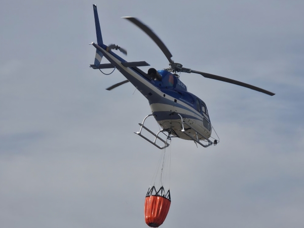 M&aacute;xima alerta: refuerzan la vigilancia a&eacute;rea con helic&oacute;ptero y aviones hidrantes ante el riesgo extremo de incendios