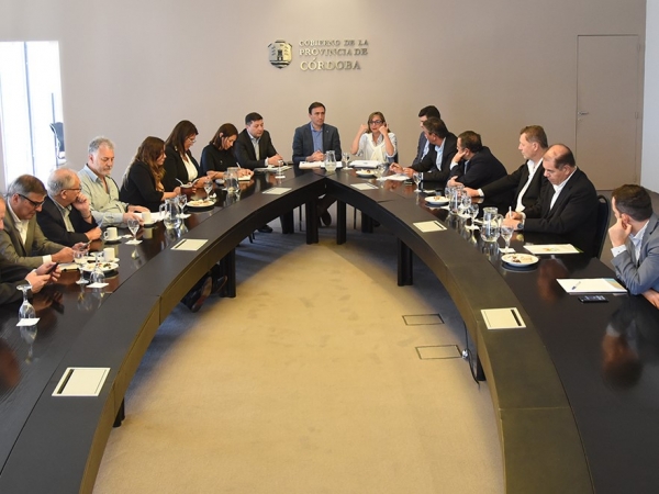 Mesa Provincia-Municipios: se incrementar&aacute;n fondos para salud y educaci&oacute;n