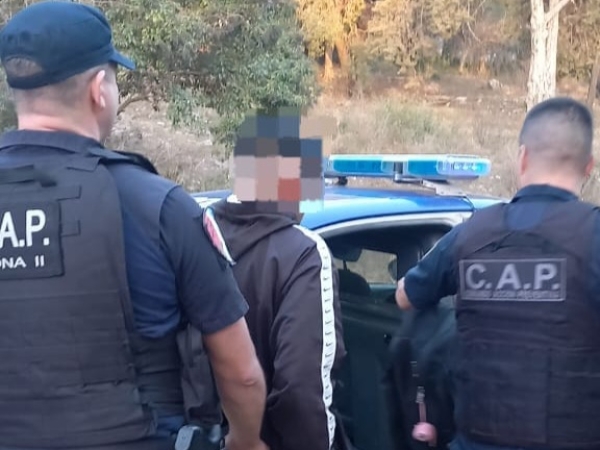 La Falda: quiso huir de un control y fue detenido, llevaba un arma blanca