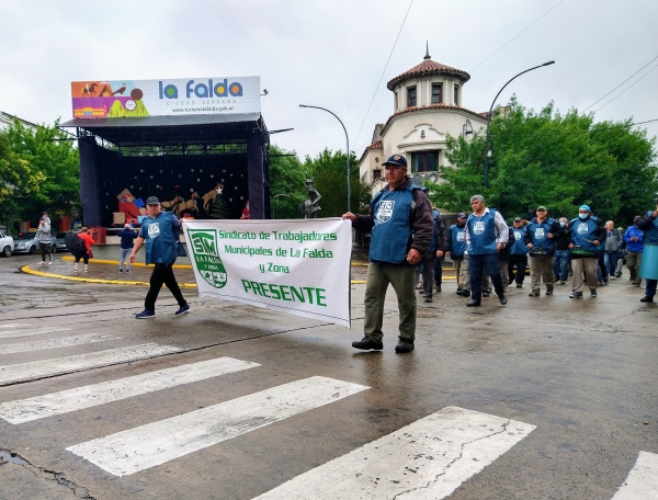 Municipales de La Falda decretaron el paro y se mantiene el reclamo