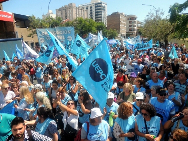 Docentes de UEPC lanzan asambleas para debatir la propuesta del Gobierno