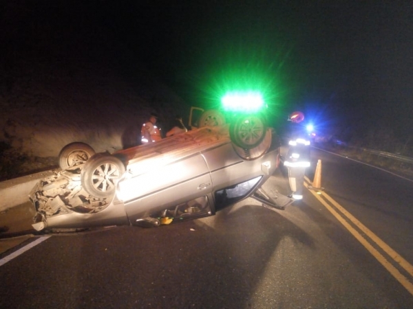 Un auto se dio vuelta en el Camino del Cuadrado