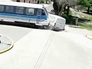 Choque entre el Tren de las Sierras y un utilitario en San Esteban