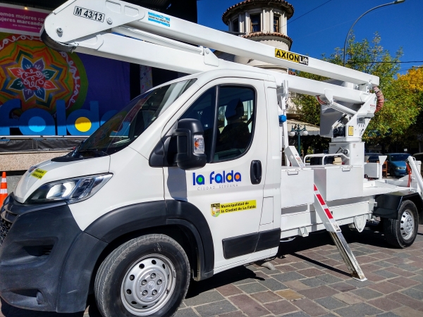 La Falda: el municipio present&oacute; un veh&iacute;culo modificado con gr&uacute;a y se espera un cami&oacute;n cero kil&oacute;metro