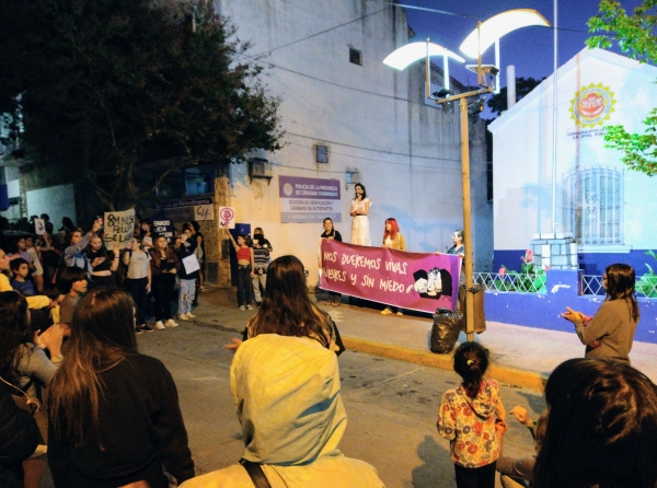 8M sin festejo: en La Falda se march&oacute; para renovar el reclamo