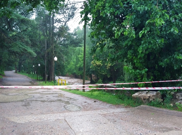 Foto: cauce crecido del Arroyo Los Quinteros en La Falda