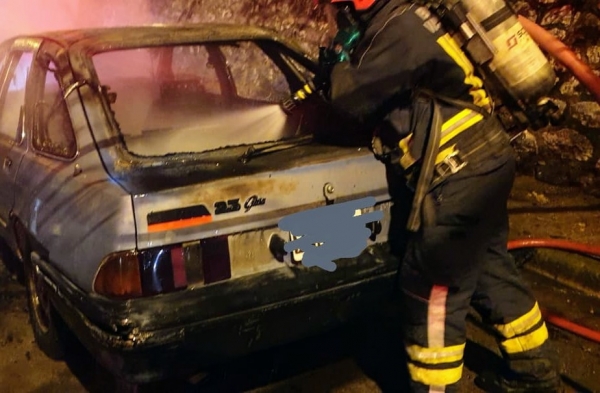 Bomberos extinguieron el incendio de un autom&oacute;vil en Valle Hermoso