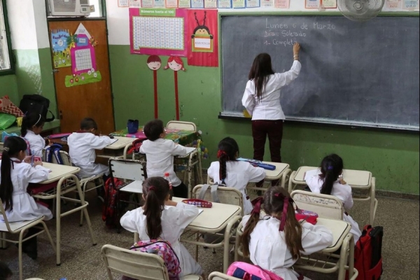 Regreso a clases en C&oacute;rdoba: los docentes tendr&aacute;n prioridad para vacunarse