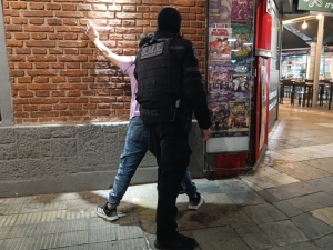 Carlos Paz: atac&oacute; a una mujer para robarle en pleno centro y termin&oacute; detenido
