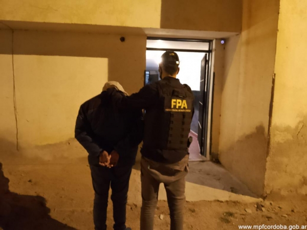 Cruz del Eje: realizaban delivery de drogas, vend&iacute;an en la costanera y fueron detenidos por la FPA