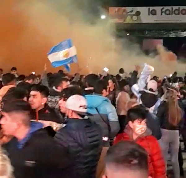 Convocatoria espontánea en La Falda para gritar ¡Argentina campeón!
