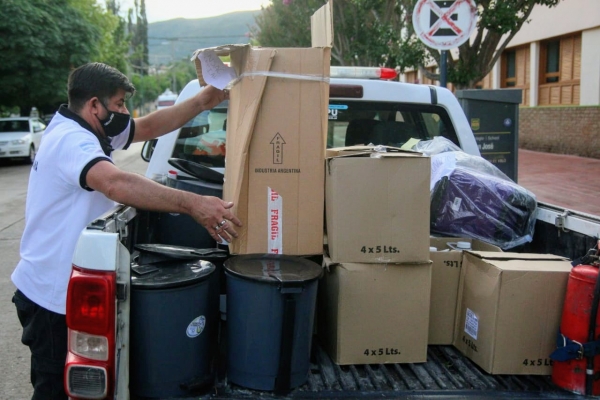 La Falda: el municipio entrega kits sanitarios a instituciones educativas