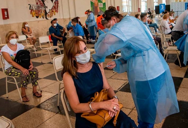 Covid-19: C&oacute;rdoba empieza a aplicar tercera dosis sin turno previo