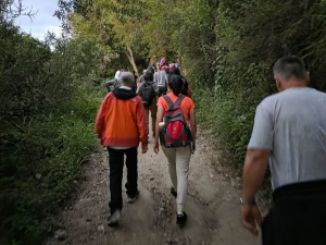 Senderismo nocturno en La Cumbre: una caminata solidaria bajo las estrellas