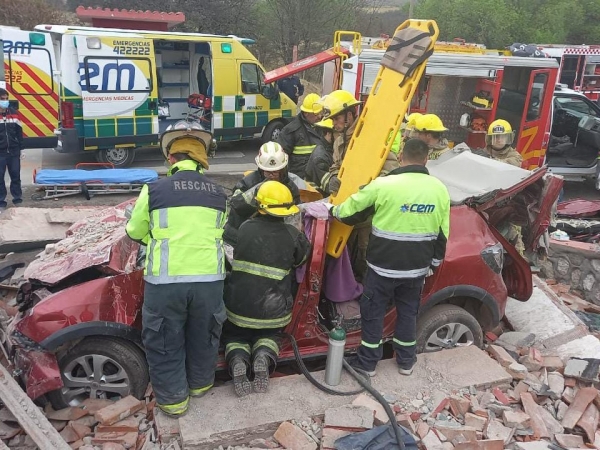 Espectacular accidente en Villa Giardino: una mujer herida