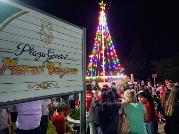 Espiritu navide&ntilde;o: La Falda y Valle Hermoso encendieron el tradicional arbolito