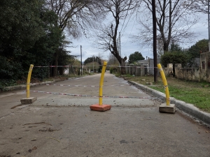 Avanzan los trabajos de construcci&oacute;n de lomadas de burro en Valle Hermoso