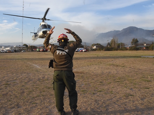 Est&aacute; controlado en un 90% el incendio en Cerro Uritorco
