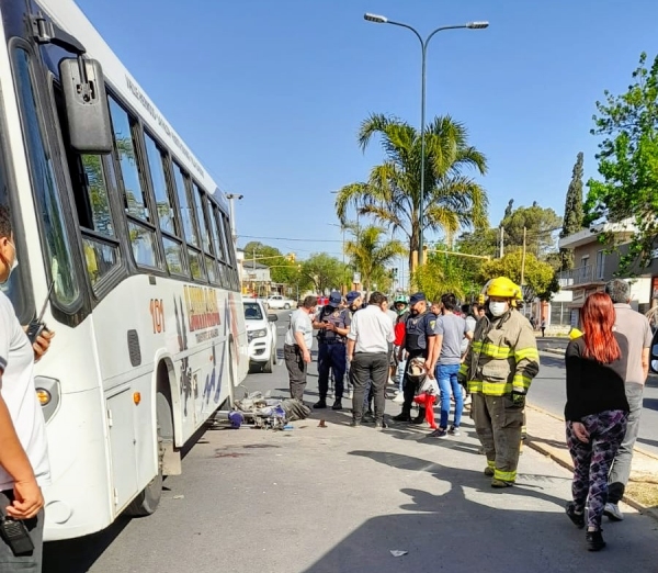 La Falda: motociclista herido tras chocar a un colectivo estacionado