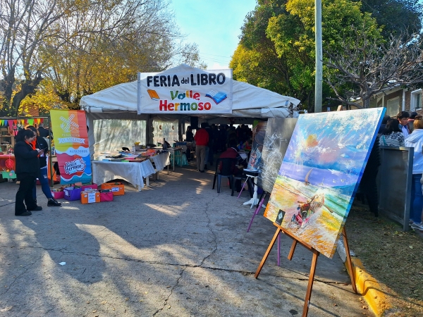 Arranc&oacute; la Feria del Libro de Valle Hermoso: actividades durante todo el fin de semana