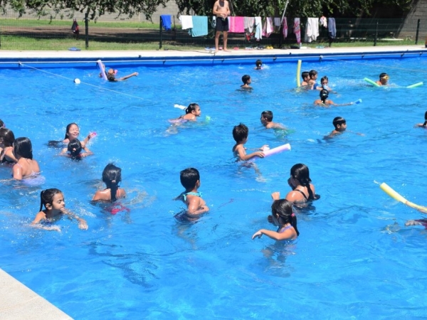 Verano seguro: cómo cuidar a nuestros niños en el agua