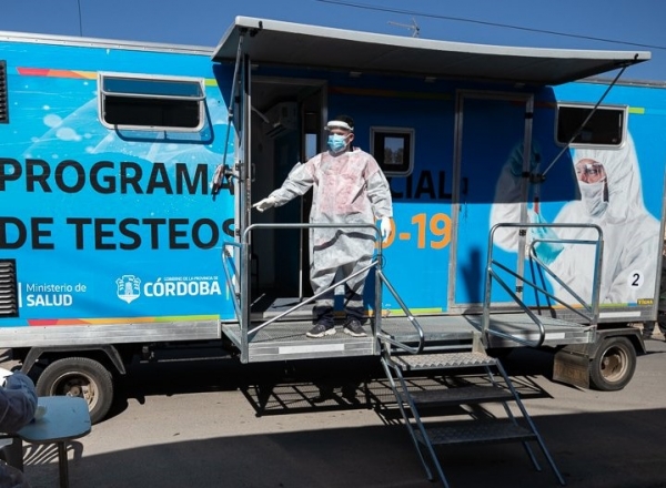 COVID-19: realizan testeos gratuitos en la Plaza San Mart&iacute;n de La Falda