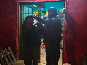 Cosqu&iacute;n: tras denuncias an&oacute;nimas, detuvieron a dos sujetos por venta de drogas