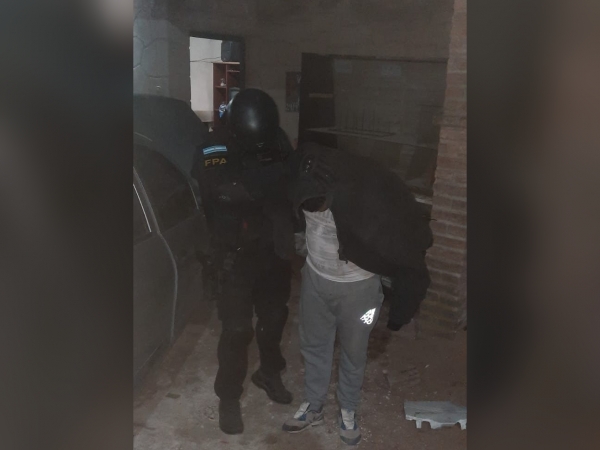 La Falda: lo detuvieron cuando fraccionaba coca&iacute;na e intent&oacute; escapar