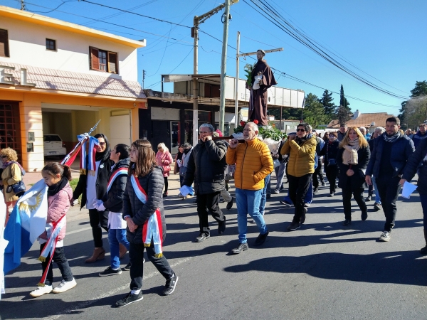 Valle Hermoso rindi&oacute; homenaje a su patrono San Antonio