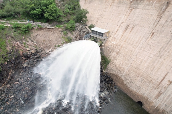 Apertura parcial de v&aacute;lvulas en el Dique San Roque