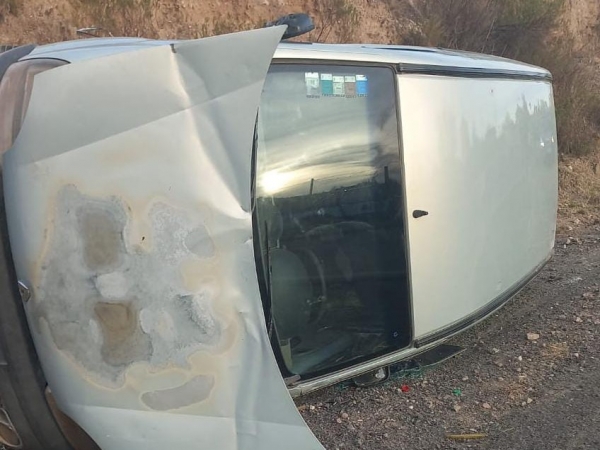 Un utilitario volc&oacute; sobre ruta 38: hay una persona herida