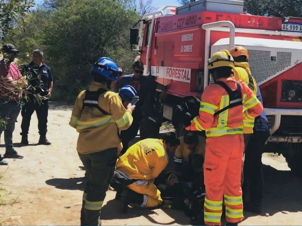 Bomberos de La Cumbre rescataron a un parapentista accidentado