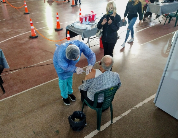 COVID-19: se aplican las 300 dosis de Sputnik enviadas a La Falda