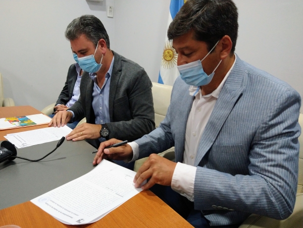 La Municipalidad de La Falda firm&oacute; un convenio con la de Serrezuela por venta de adoquines