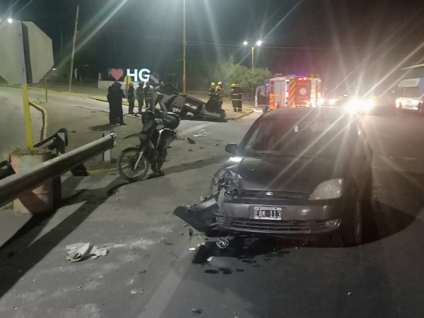 Choque y vuelco en el acceso norte a Huerta Grande