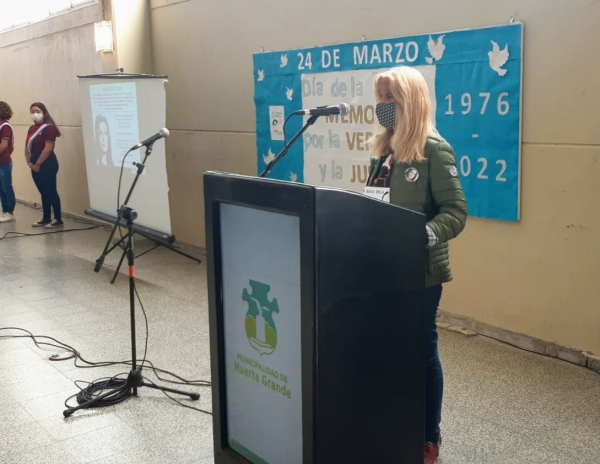 Coty Leiva, hermana de desaparecida, particip&oacute; del acto en Huerta Grande (Foto: Sergio Z&aacute;rate)
