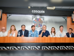 Llaryora particip&oacute; de la apertura del Festival Nacional de Folklore de Cosqu&iacute;n