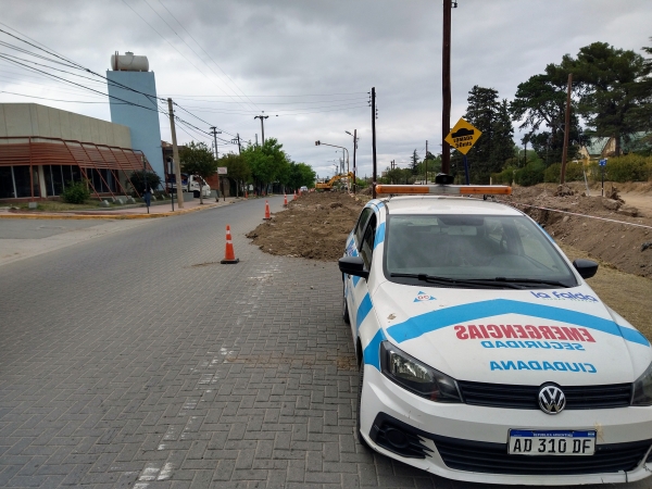 La Falda: corte de media calzada en avenida Kennedy por las obras del ferrocarril