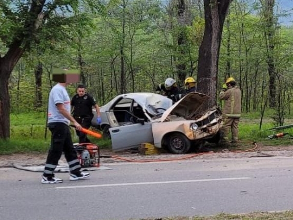 Dos j&oacute;venes heridos tras un accidente en Cosqu&iacute;n