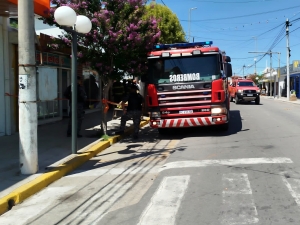 Un incendio caus&oacute; da&ntilde;os materiales en un comercio de Huerta Grande