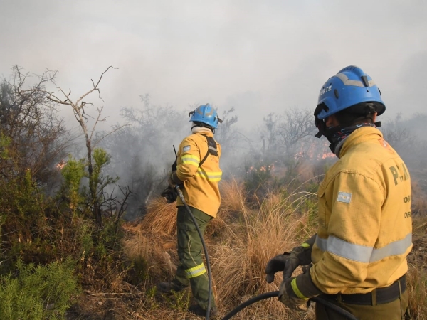 El gobernador Llaryora recorri&oacute; las zonas de los incendios en Capilla del Monte y alrededores